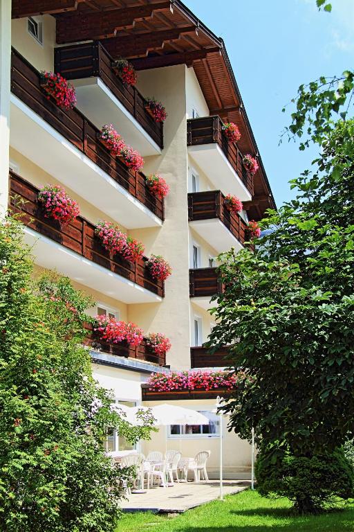 Vonkajšia záhrada v ubytovaní Hotel Post
