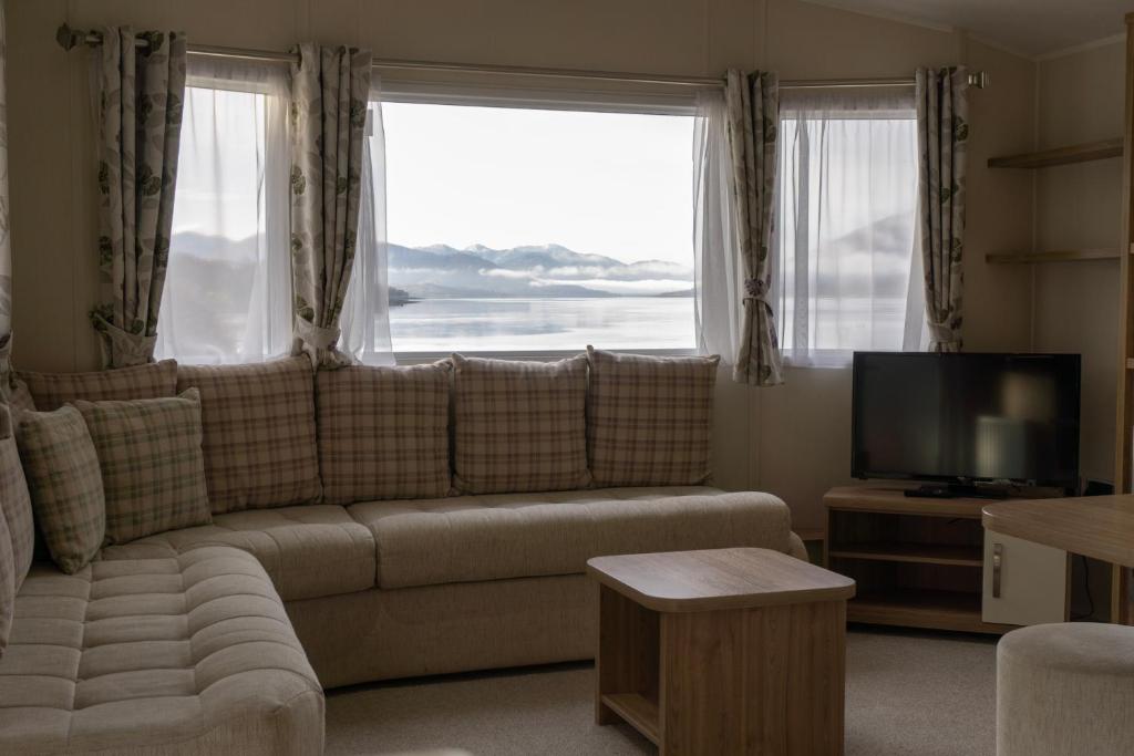 Linnhe Lochside Holidays - Deluxe Loch View Caravan - Pet Friendly (gehandicapte Toegang)