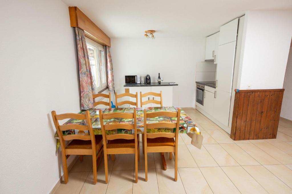 a kitchen and dining room with a table and chairs at Haus Alfa in Saas-Fee