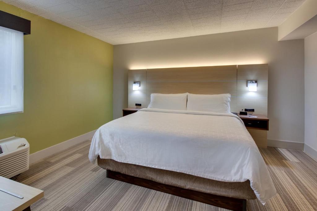 Holiday Inn Express Pittston - Scranton Airport, an IHG Hotel - Suite - Hearing Accessible - Non-Smoking