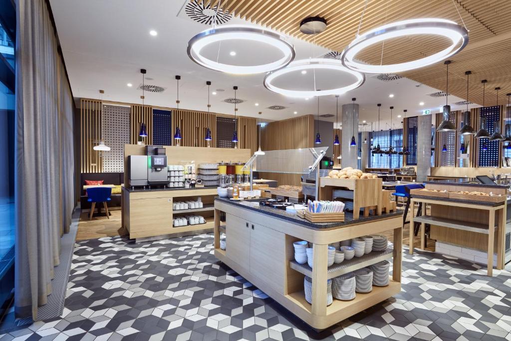 Holiday Inn Express - Berlin - Alexanderplatz by IHG - Resim 37