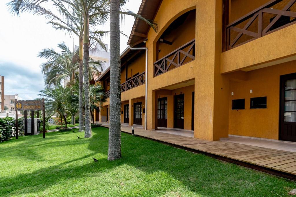  Apartamento p/ 8 Pessoas na Praia Bombas - AN 09