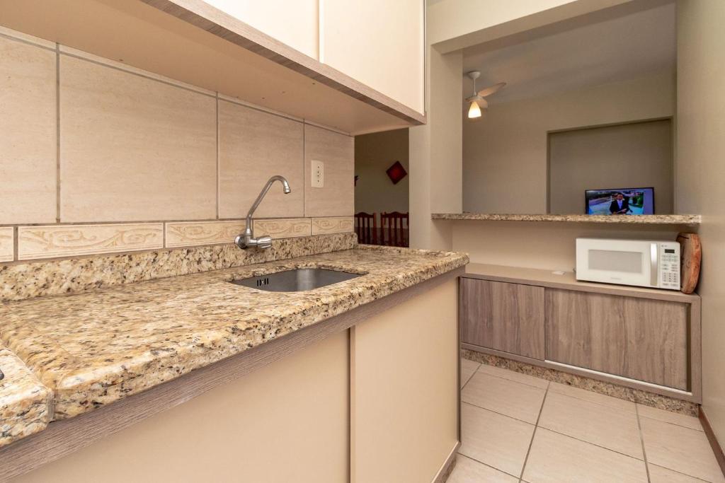  Apartamento p/ 8 Pessoas na Praia Bombas - AN 09