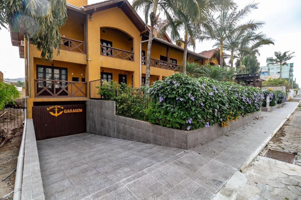  Apartamento p/ 8 Pessoas na Praia Bombas - AN 09