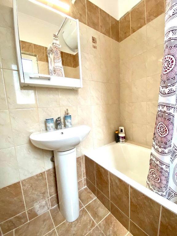 Bohem Apartment near Athens Airport - 19