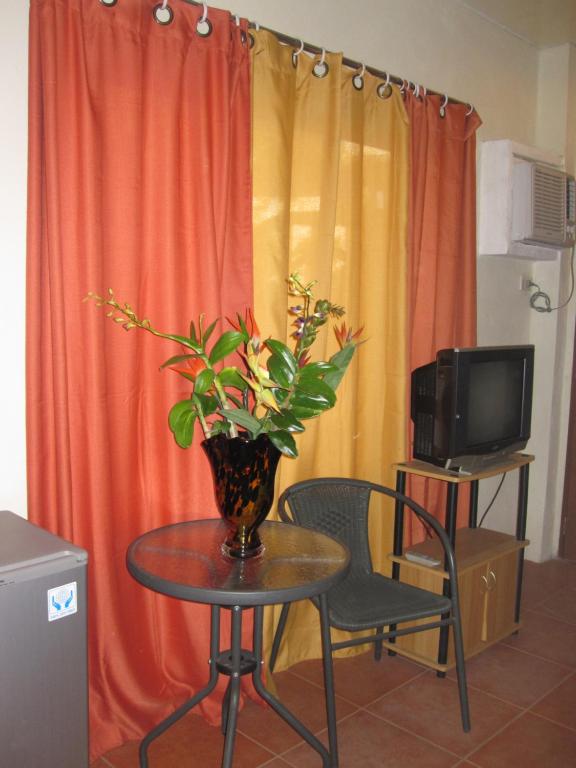 TV a/nebo společenská místnost v ubytování Boracay Ocean Bay Hotel