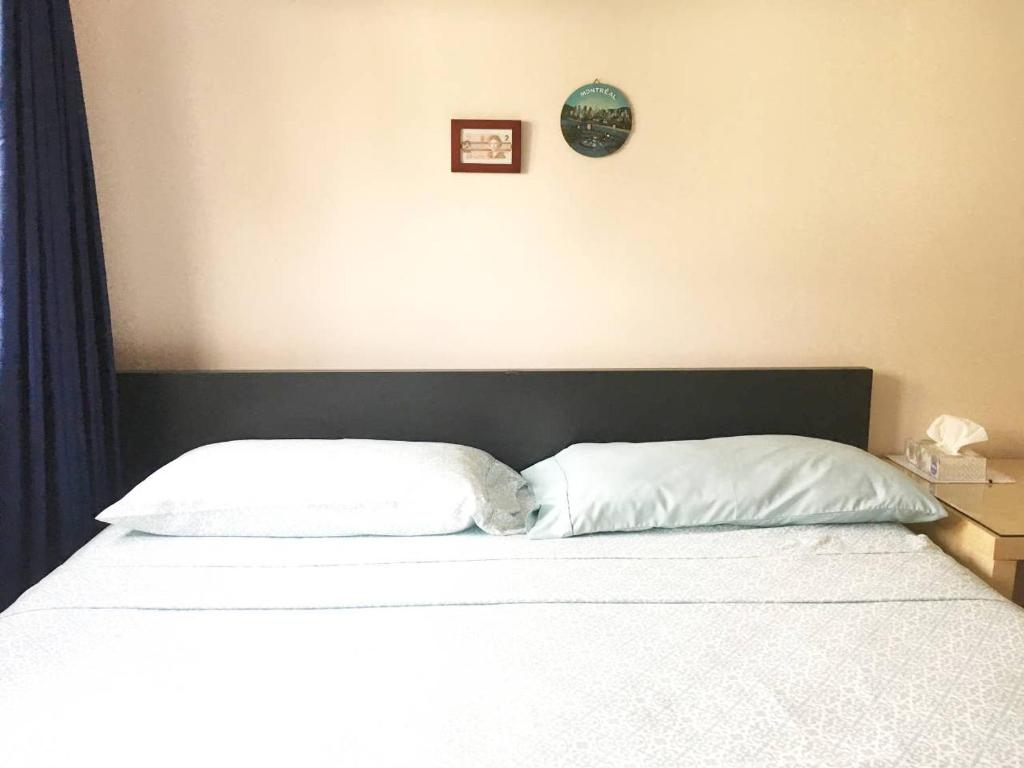 Cama ou camas em um quarto em Freeda's Place