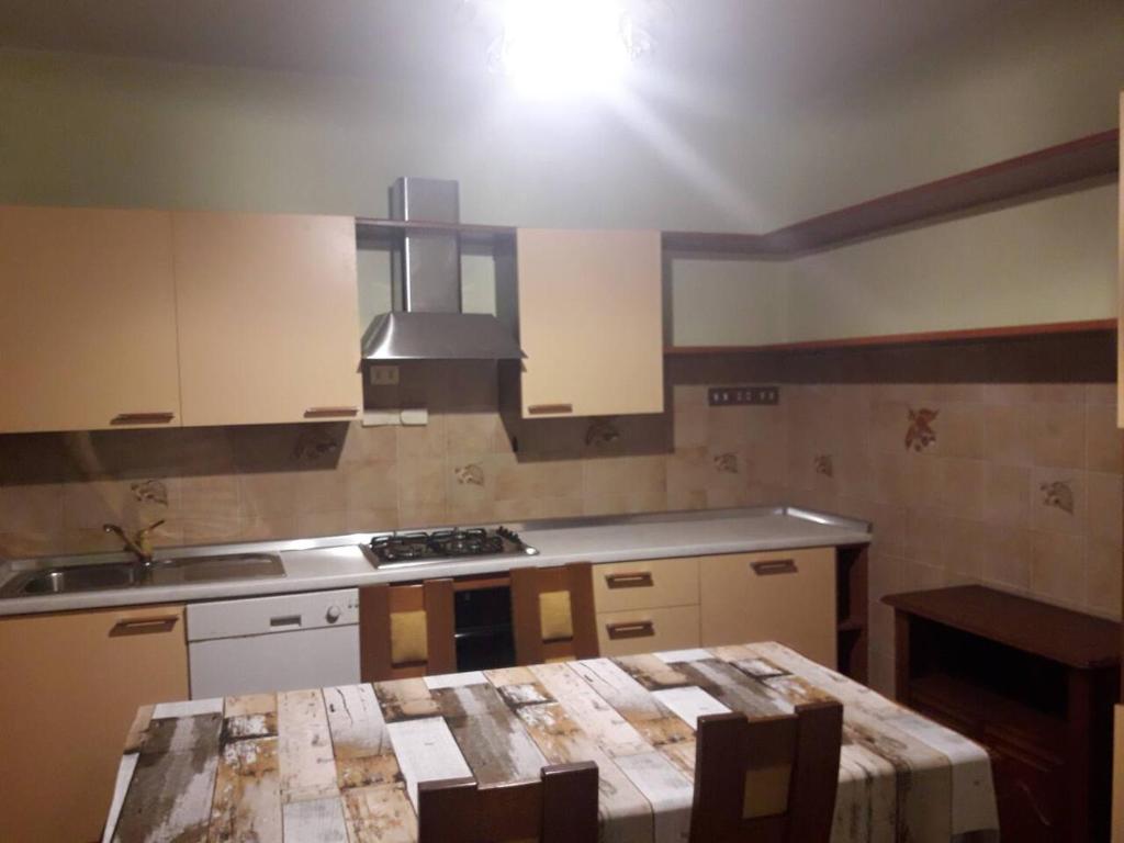 Dapur atau dapur kecil di Grande Casa in Via Zappellazzo Gattatico (RE)