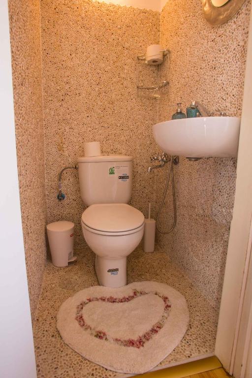 a bathroom with a toilet and a sink at Antiparos Vibes in Agios Georgios