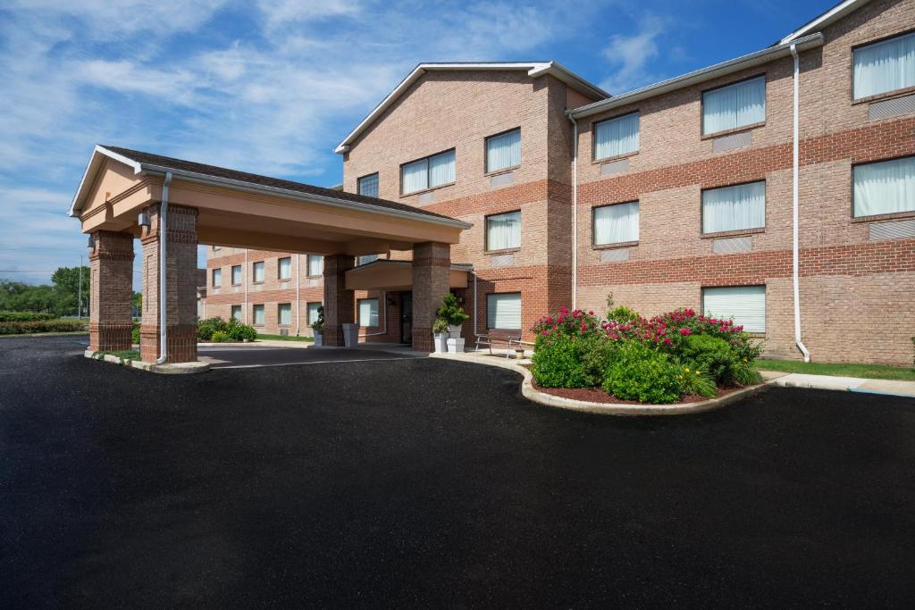a large brick building with a parking lot at Holiday Inn Express Pocomoke City, an IHG Hotel in Pocomoke City