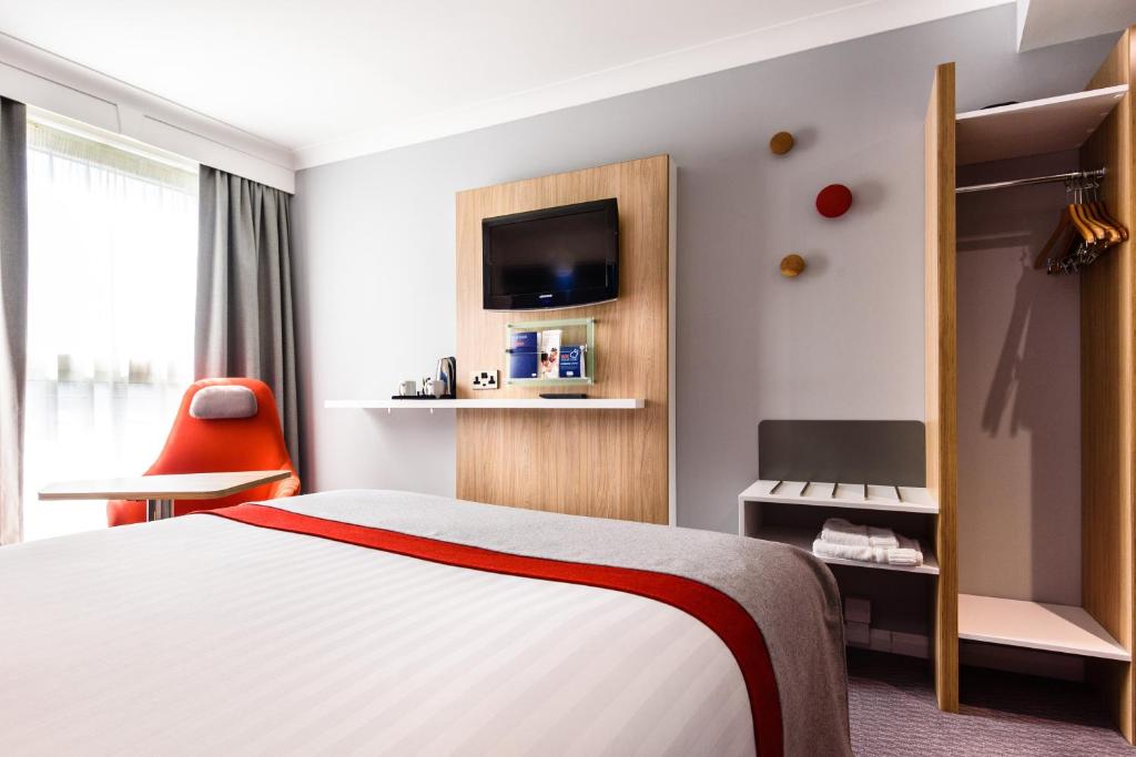 Holiday Inn Express Portsmouth Gunwharf Quays, an IHG Hotel - 
