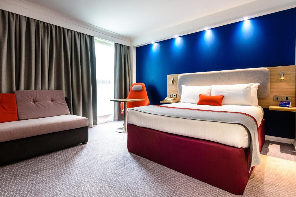 Holiday Inn Express Portsmouth Gunwharf Quays, an IHG Hotel - 