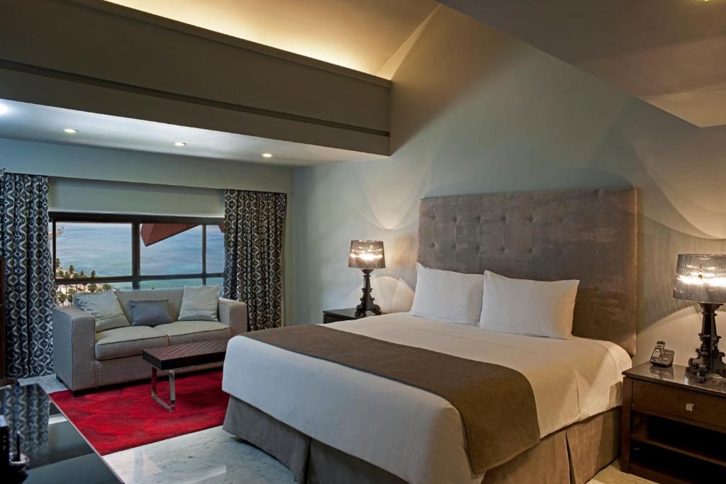 Postel nebo postele na pokoji v ubytování Crowne Plaza Santo Domingo by IHG