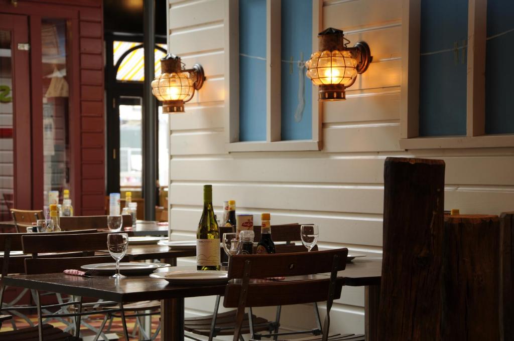 Restaurace v ubytování Hotel Pannenkoekhuis Vierwegen