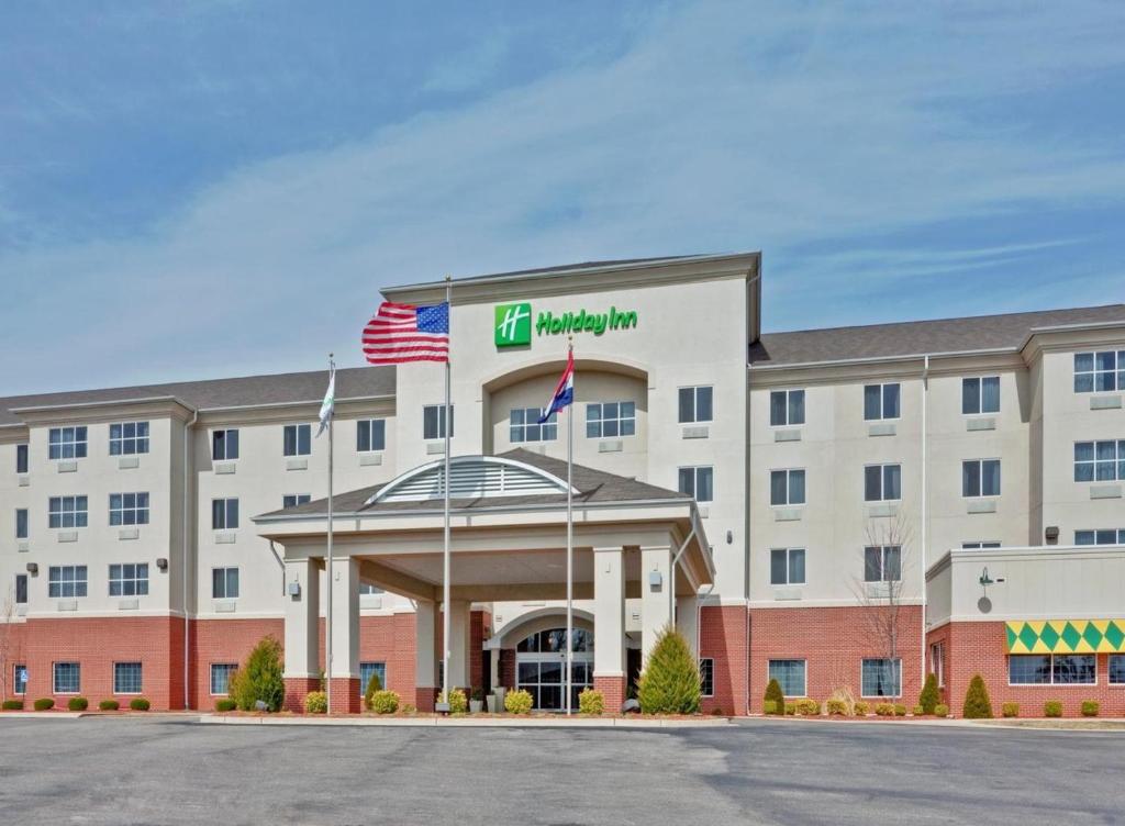 an image of a hotel with the front of the building at Holiday Inn Poplar Bluff by IHG in Poplar Bluff