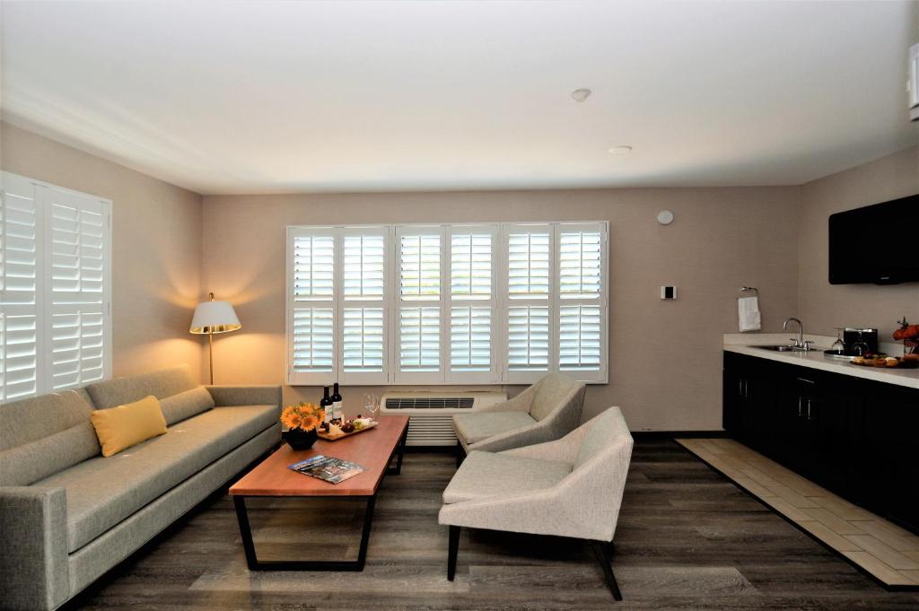 Hotel Indigo Napa Valley by IHG photo