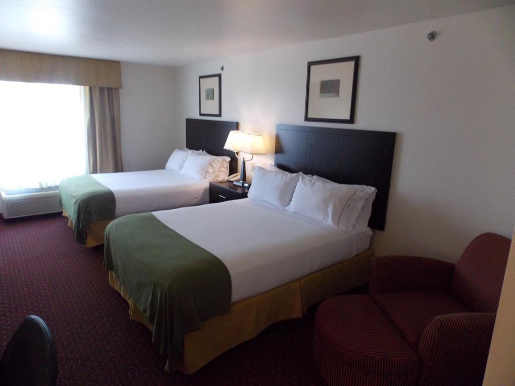 Postel nebo postele na pokoji v ubytování Holiday Inn Express Syracuse-Fairgrounds by IHG