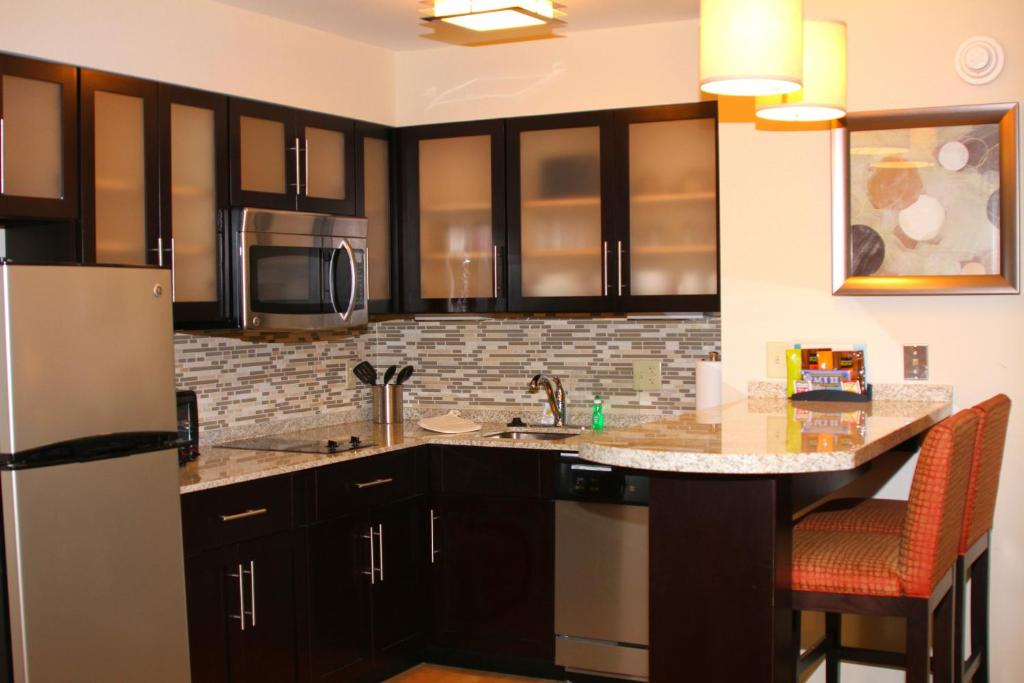 Staybridge Suites Syracuse Liverpool by IHG - Suite 1 Chambre Lit King-Size