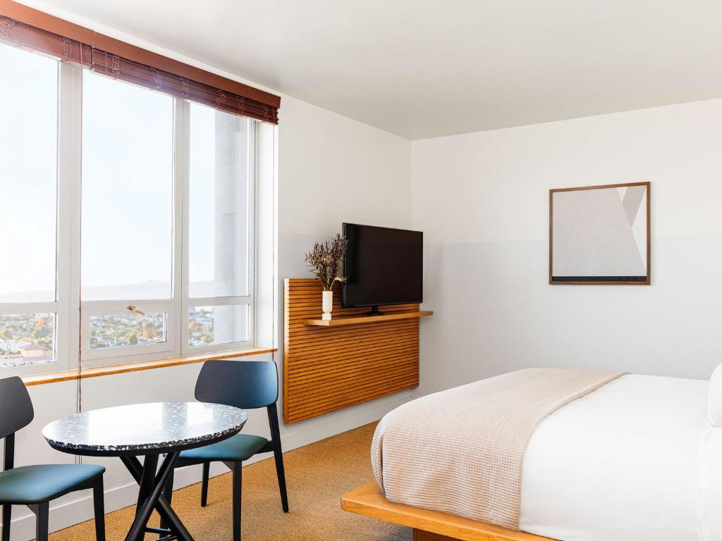 Hotel June West LA, a Member of Design Hotels - Spacious King City View