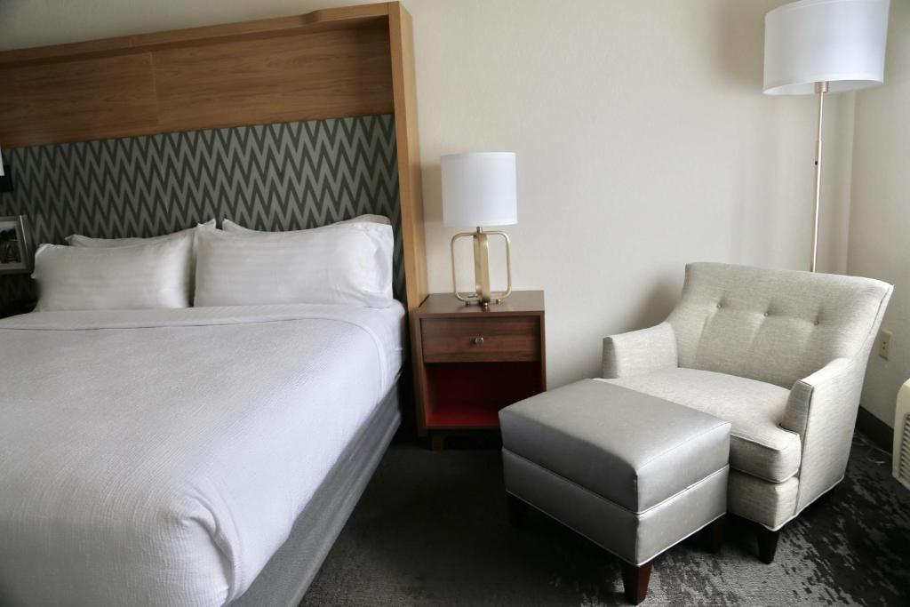 Holiday Inn Salem, an IHG Hotel - 