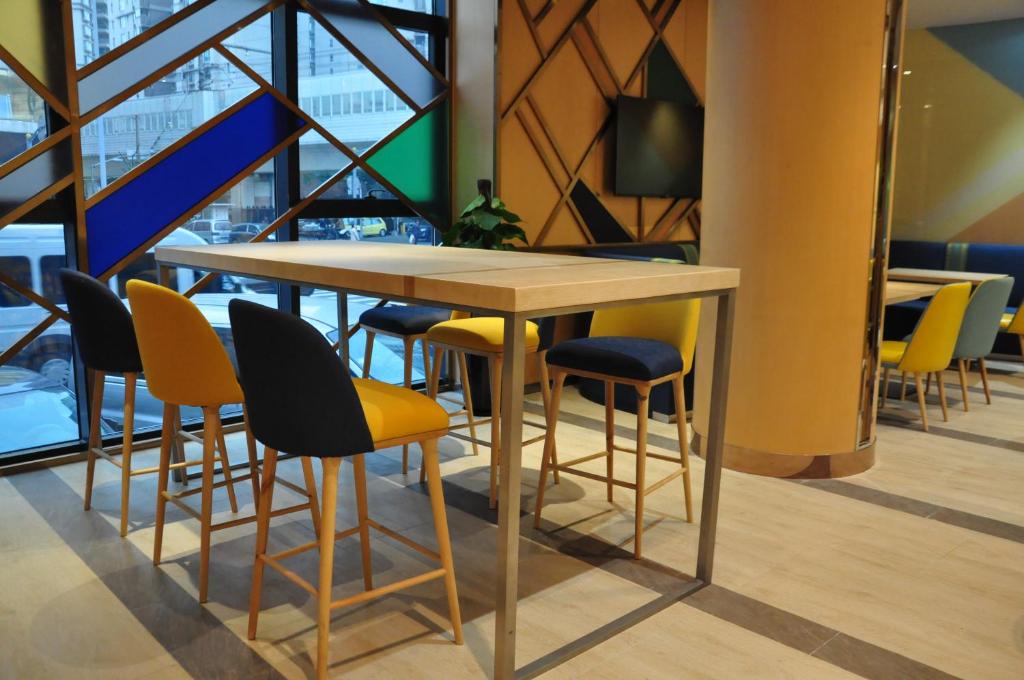 Posezení v ubytování Holiday Inn Express Shanghai Zhenping by IHG
