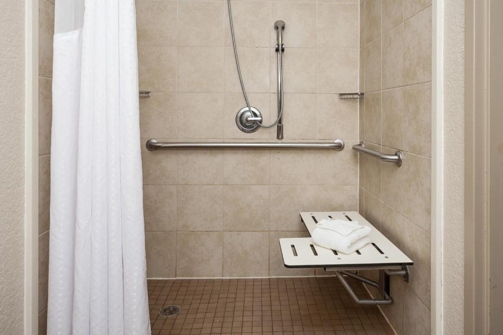 Holiday Inn San Antonio Northwest- SeaWorld Area, an IHG Hotel - Chambre Queen Avec Douche Roll-In Accessible - Non Fumeur