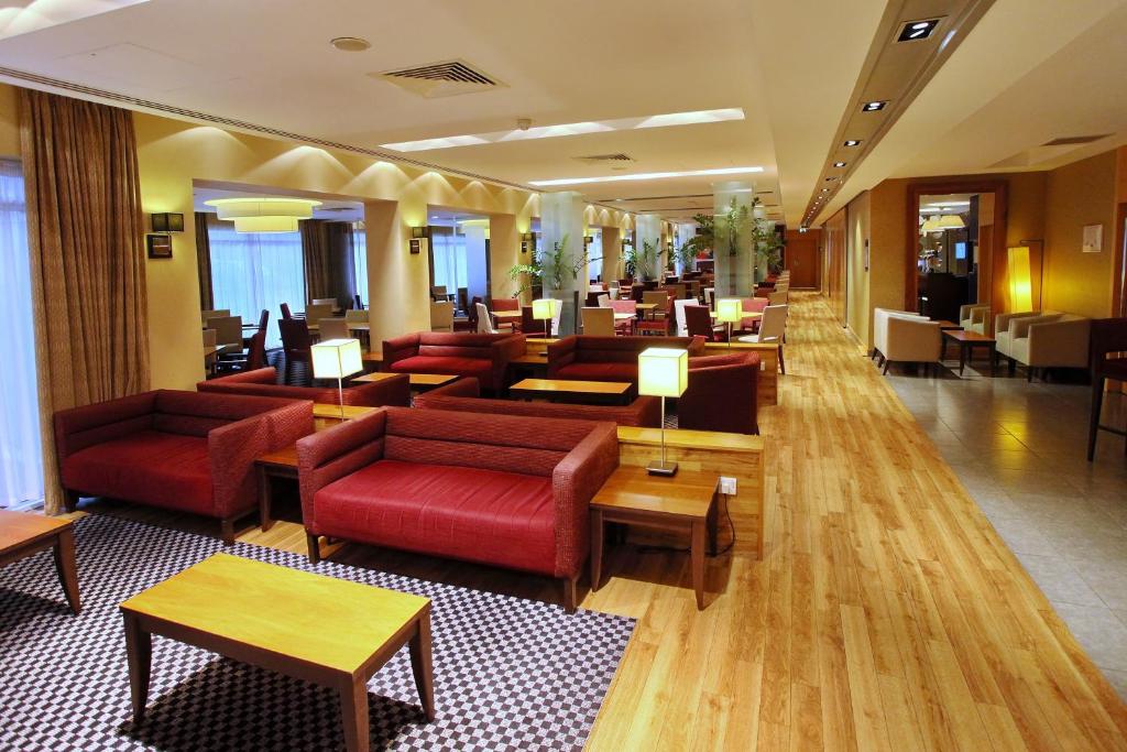 Posezení v ubytování Holiday Inn Express Southampton - M27, J7 by IHG