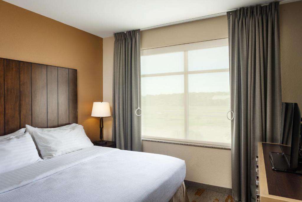 Holiday Inn San Antonio Northwest- SeaWorld Area, an IHG Hotel - Suite King D'Une Chambre