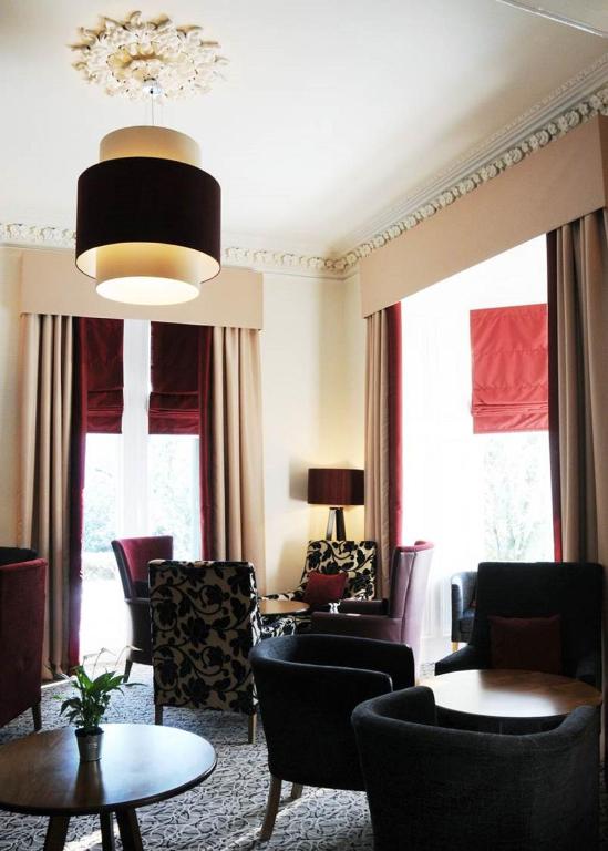 Posezení v ubytování Tor-Na-Coille Hotel
