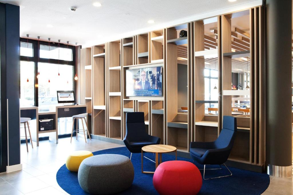 TV a/nebo společenská místnost v ubytování Holiday Inn Express - Saarbrücken by IHG