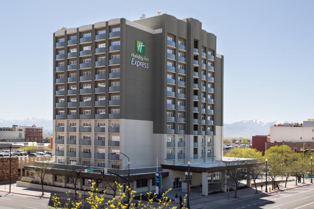 a large building with a lot of windows at Holiday Inn Express Salt Lake City Downtown, an IHG Hotel in Salt Lake City