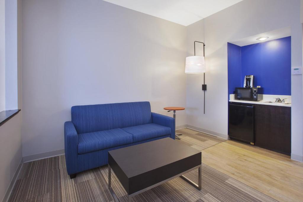 Holiday Inn Express Tiffin by IHG - Suite King