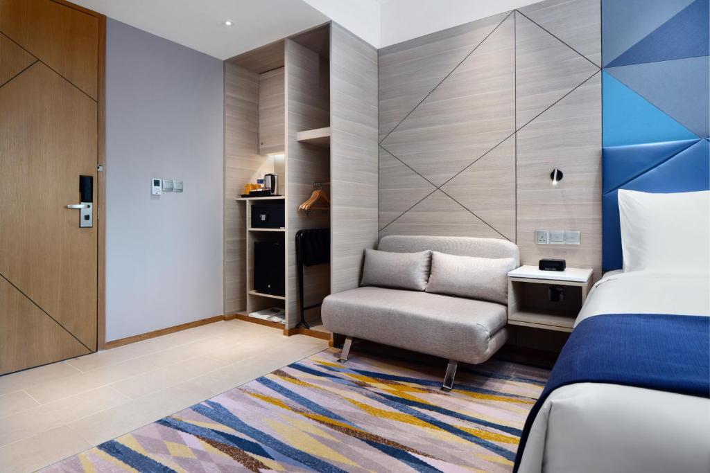 Khu vực ghế ngồi tại Holiday Inn Express Singapore Serangoon by IHG