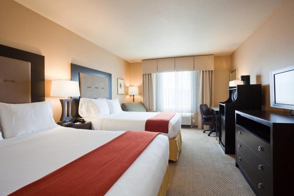 Holiday Inn Express Hotel and Suites Pearsall, an IHG Hotel