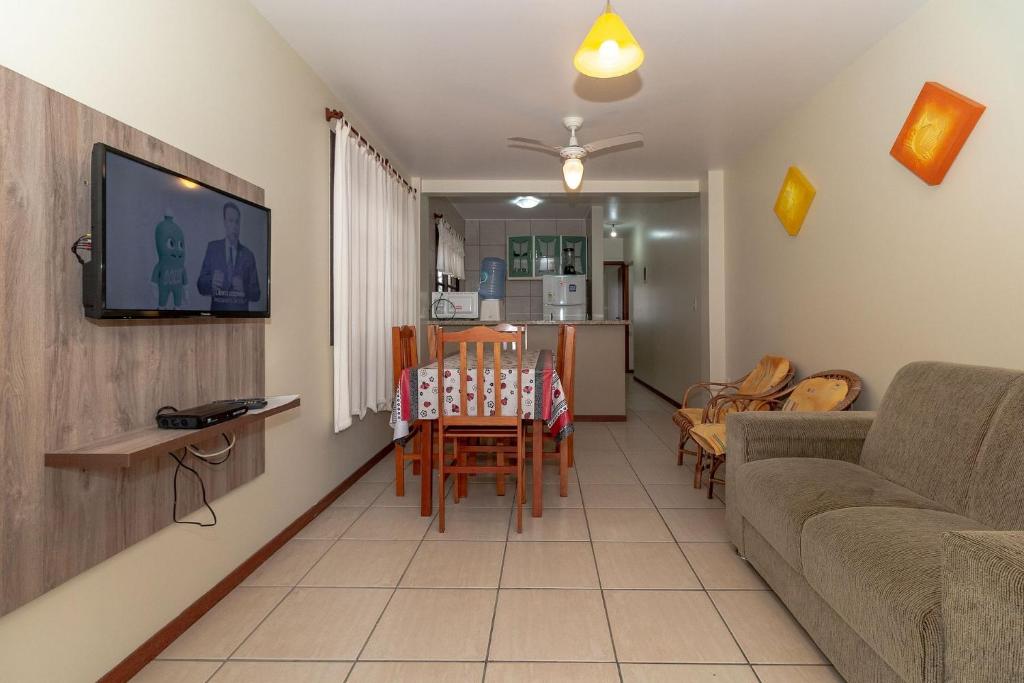  Apartamento 02 Dormitórios A 190 Metros Da Praia De Bombas - AN 05