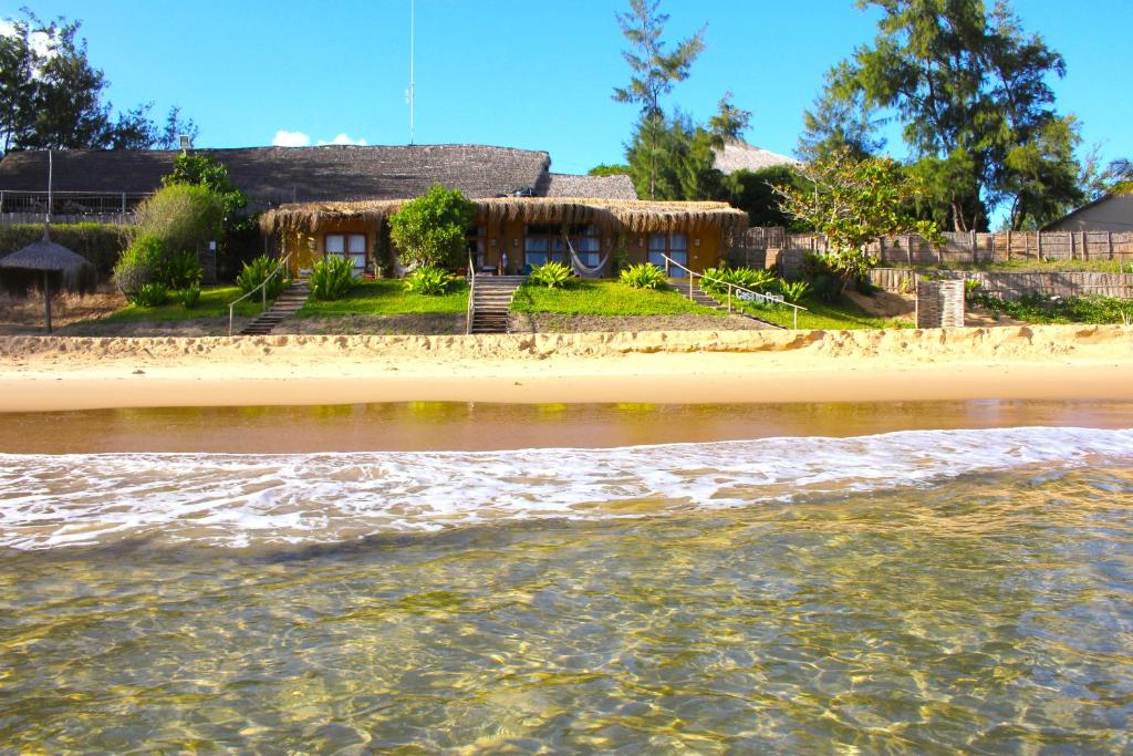 Casa na Praia Tofo- beach front hotel
