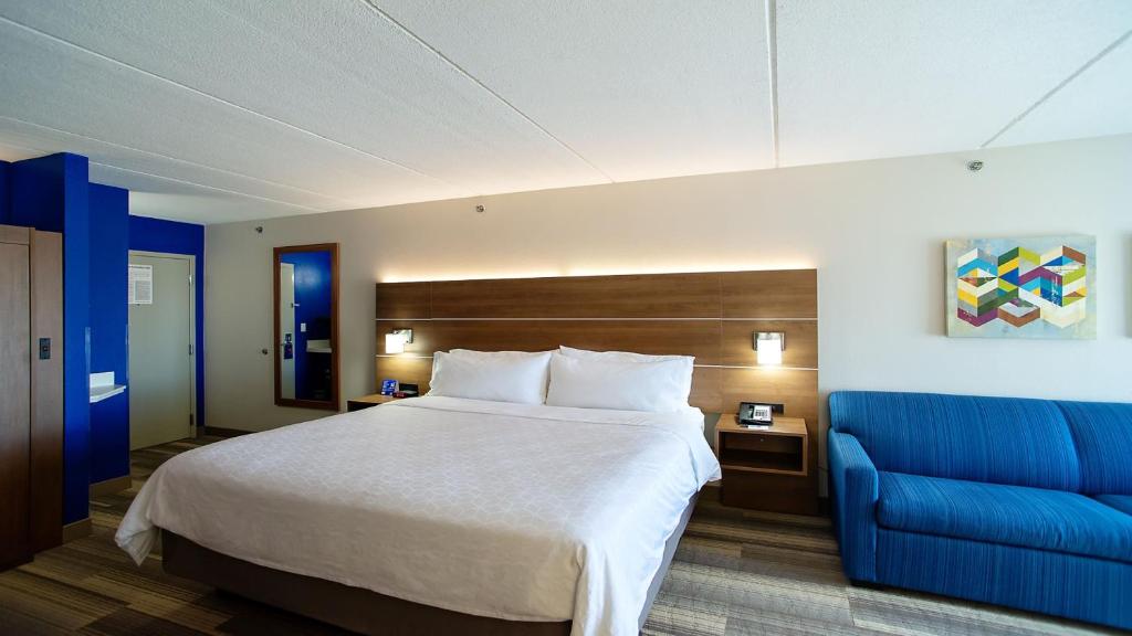 Postel nebo postele na pokoji v ubytování Holiday Inn Express Hotel & Suites Tempe by IHG
