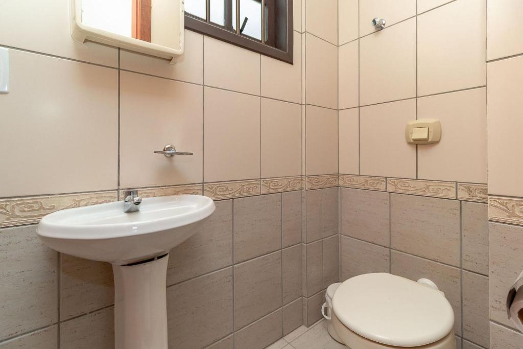  Apartamento 02 Dormitórios A 190 Metros Da Praia De Bombas - AN 05