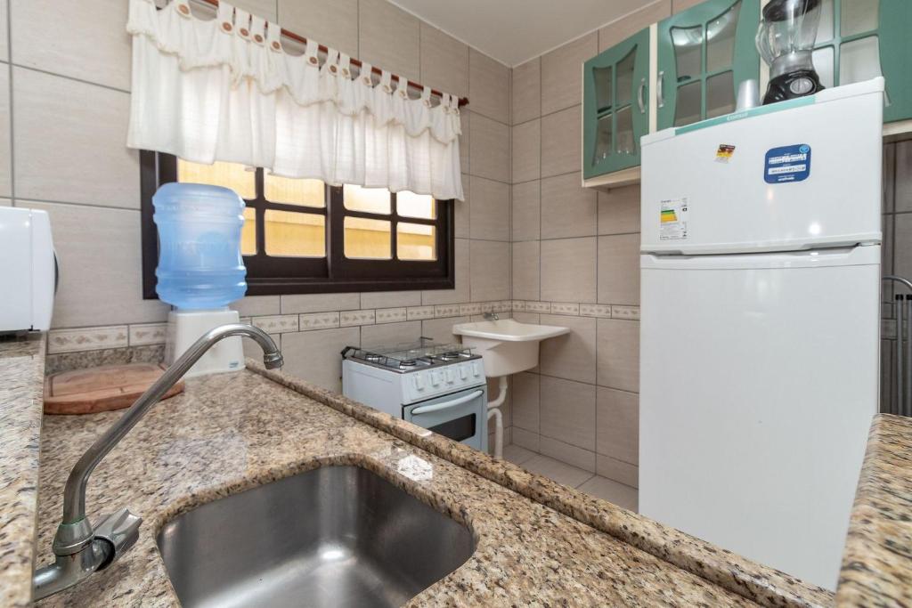  Apartamento 02 Dormitórios A 190 Metros Da Praia De Bombas - AN 05