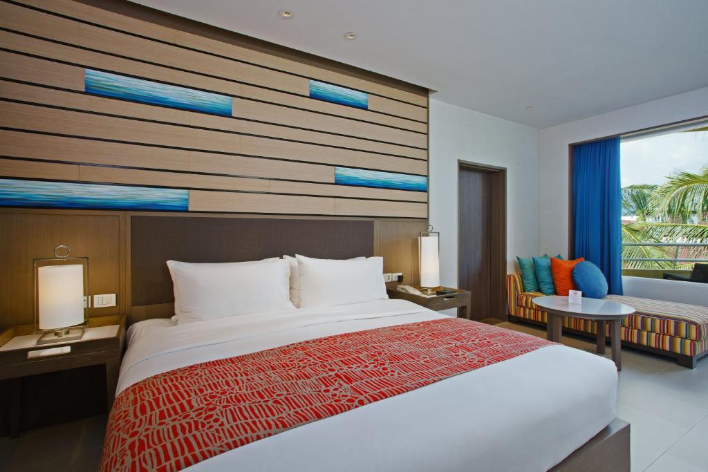 Holiday Inn Resort Phuket, an IHG Hotel - 1 King 2 Single 2 Dormitorios Suite Family