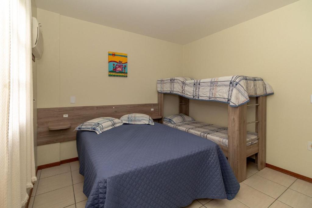  Apartamento 02 Dormitórios A 190 Metros Da Praia De Bombas - AN 05