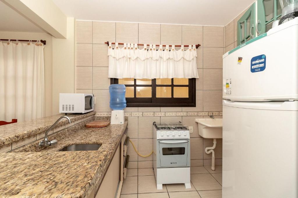  Apartamento 02 Dormitórios A 190 Metros Da Praia De Bombas - AN 05