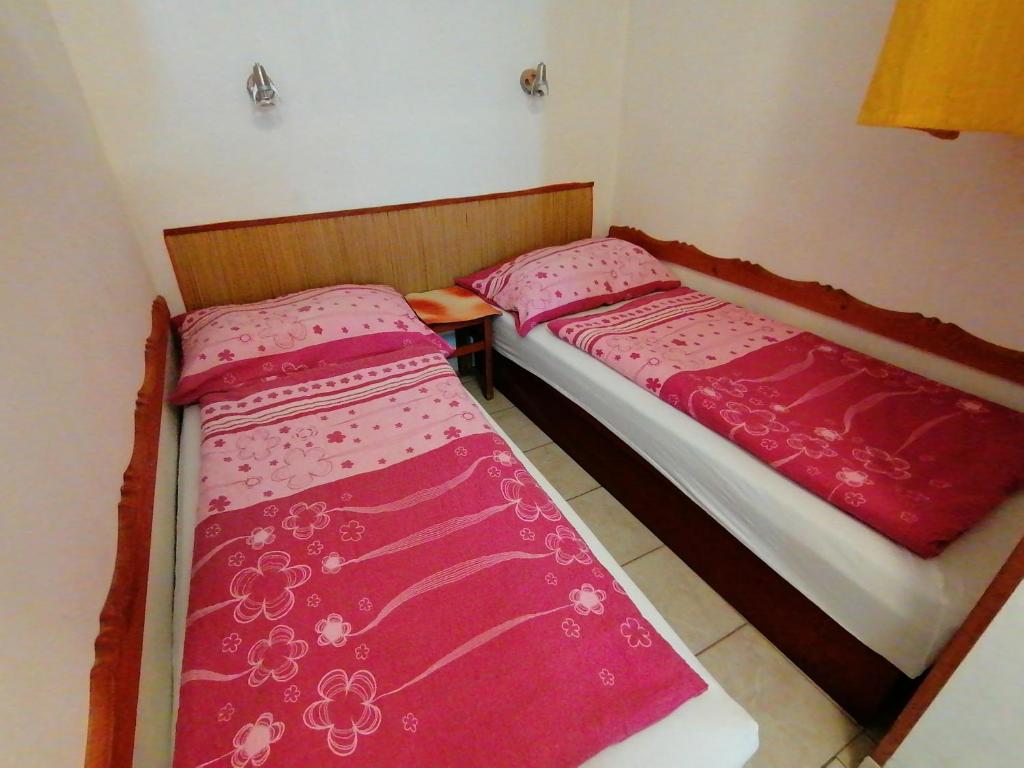 Postel nebo postele na pokoji v ubytování Penzion Nad jezerem