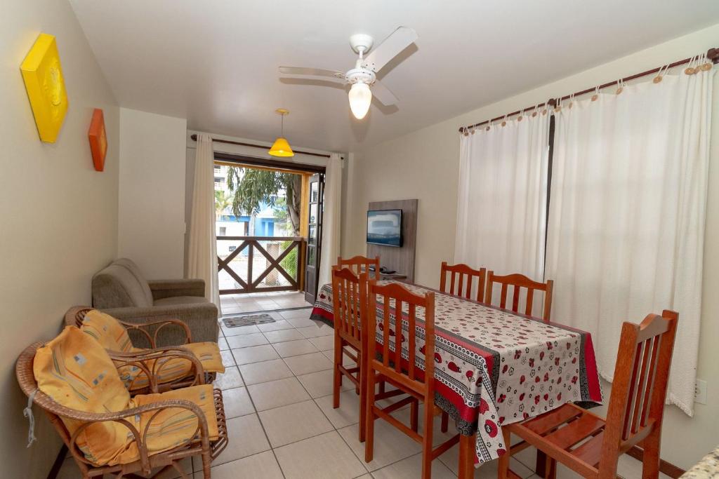  Apartamento 2 Dormitórios A 190 Metros Da Praia De Bombas - AN 08