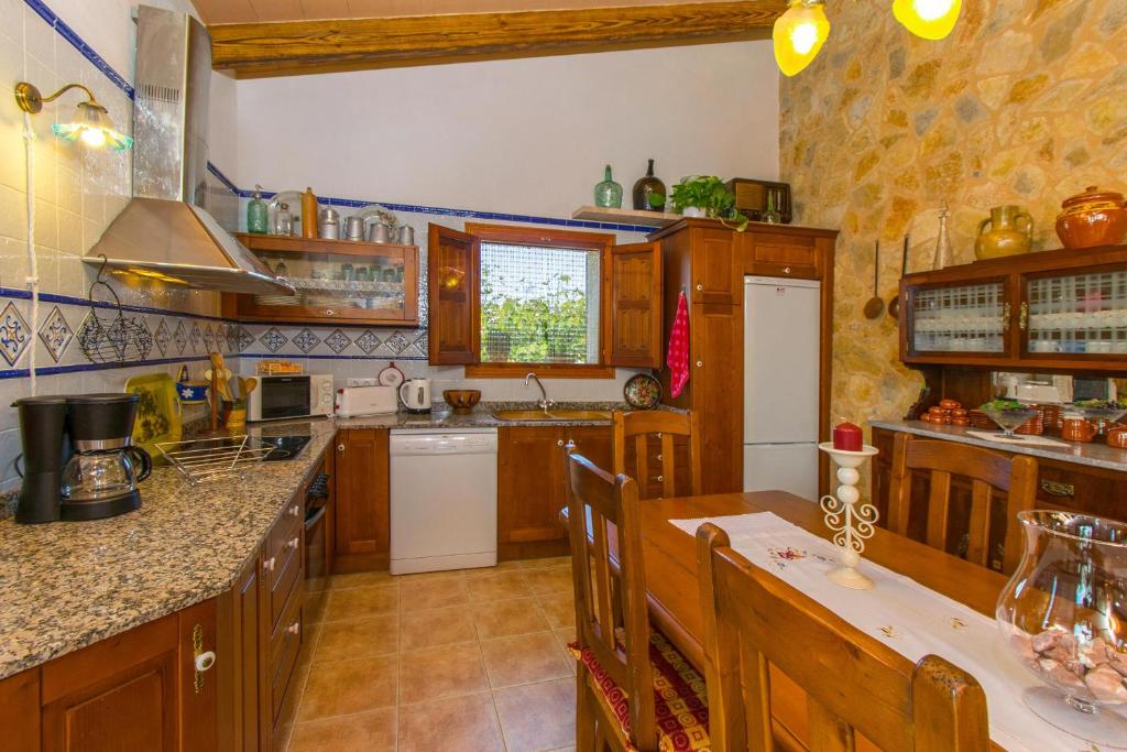 Kuchyňa alebo kuchynka v ubytovaní Finca SA ROTA by Mallorca Villa Selection
