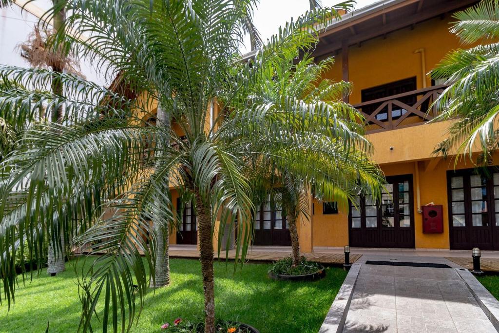  Apartamento 2 Dormitórios A 190 Metros Da Praia De Bombas - AN 06