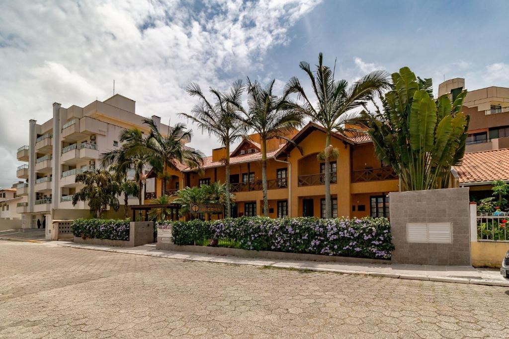  Apartamento 2 Dormitórios A 190 Metros Da Praia De Bombas - AN 06