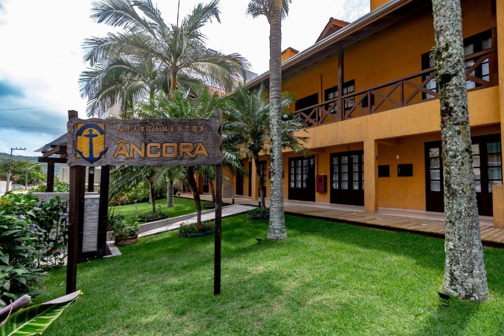  Apartamento 2 Dormitórios A 190 Metros Da Praia De Bombas - AN 06