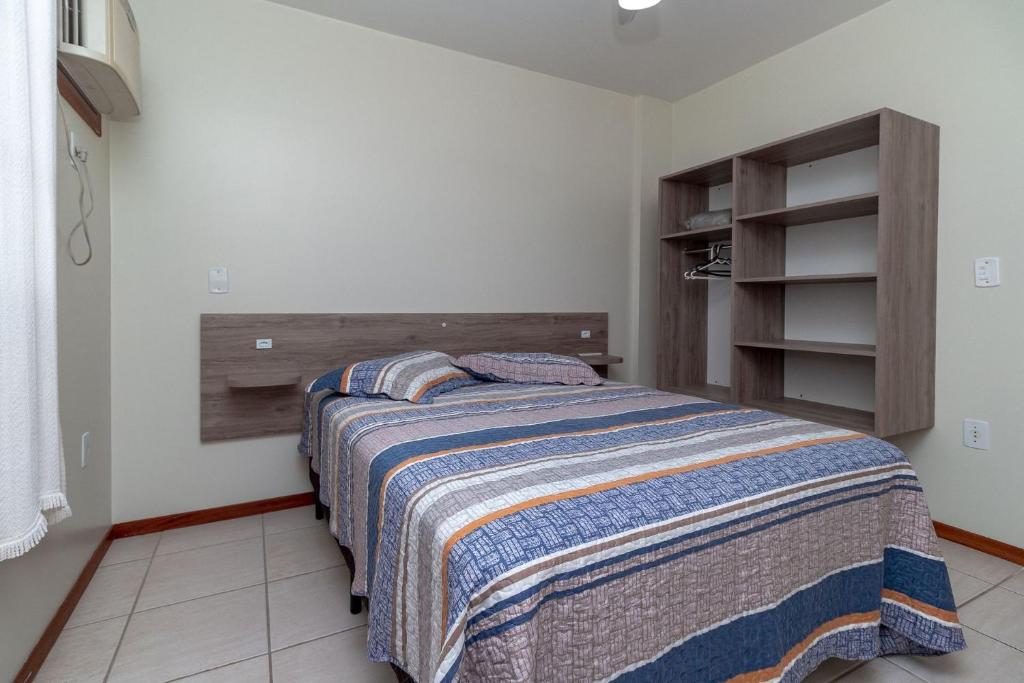  Apartamento 2 Dormitórios A 190 Metros Da Praia De Bombas - AN 07