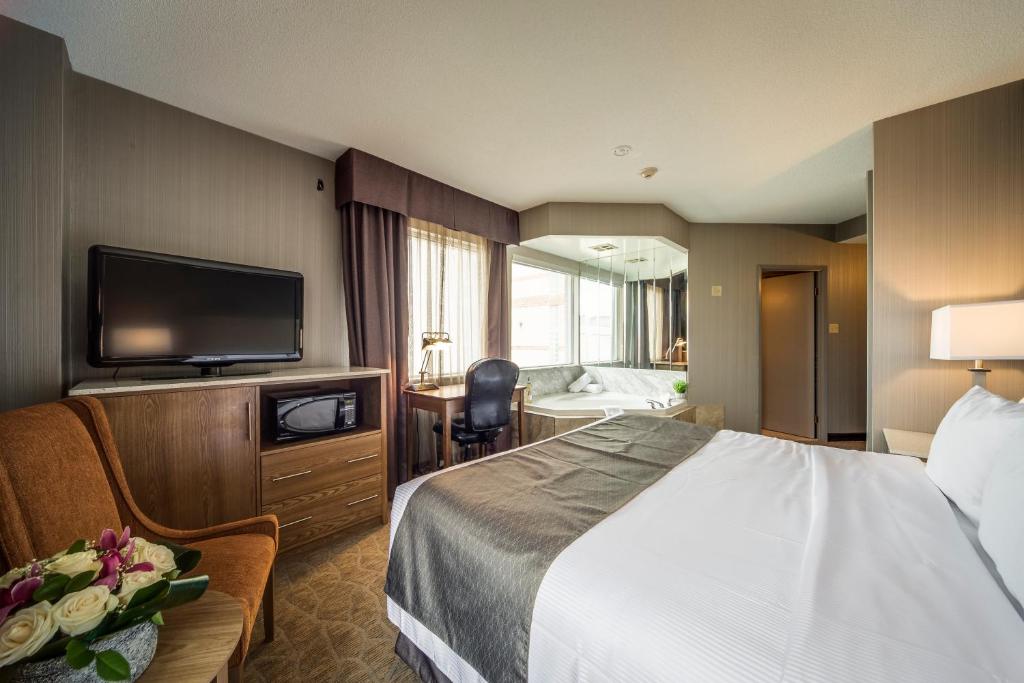 Monte Carlo Inn Airport Suites - Resim 11